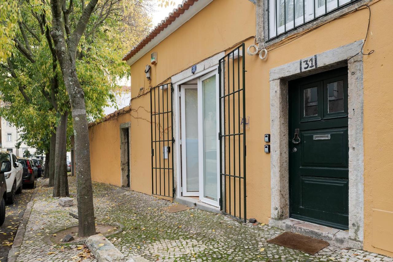 The Yellow House Spacious Duplex In Prazeres District リスボン エクステリア 写真