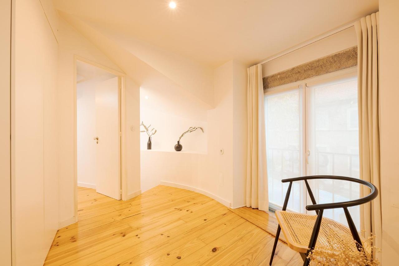 The Yellow House Spacious Duplex In Prazeres District リスボン エクステリア 写真